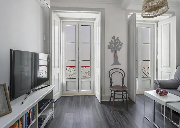 Unique Central Townhouse, Close To The Beach